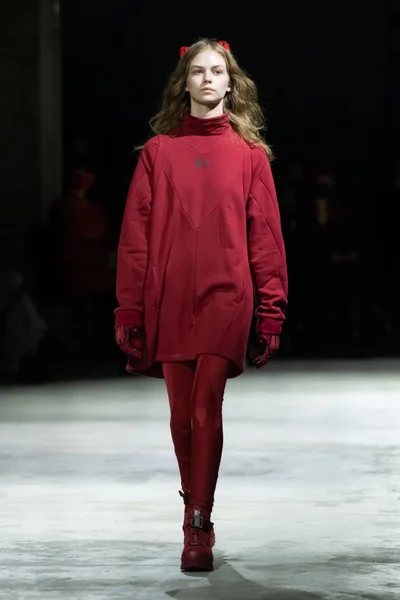 Look 16